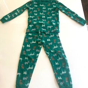 Janie & Jack pajamas, color green with dogs designs,size 5